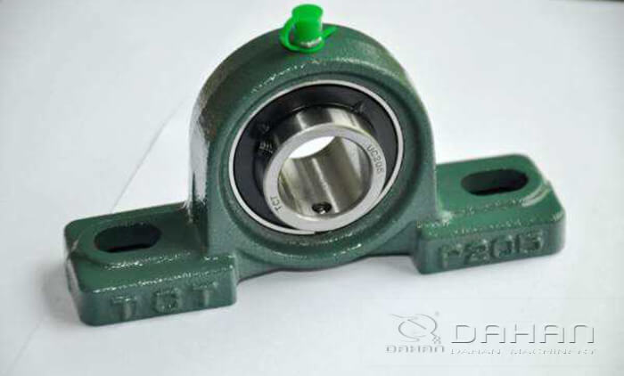 Screw conveyor bearing